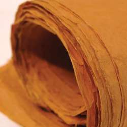 KHADI PAPERS | COLOUR LOKTA gekleurd papier ○ handgeschept — losse vellen, 50 cm x 75 cm, Saffron